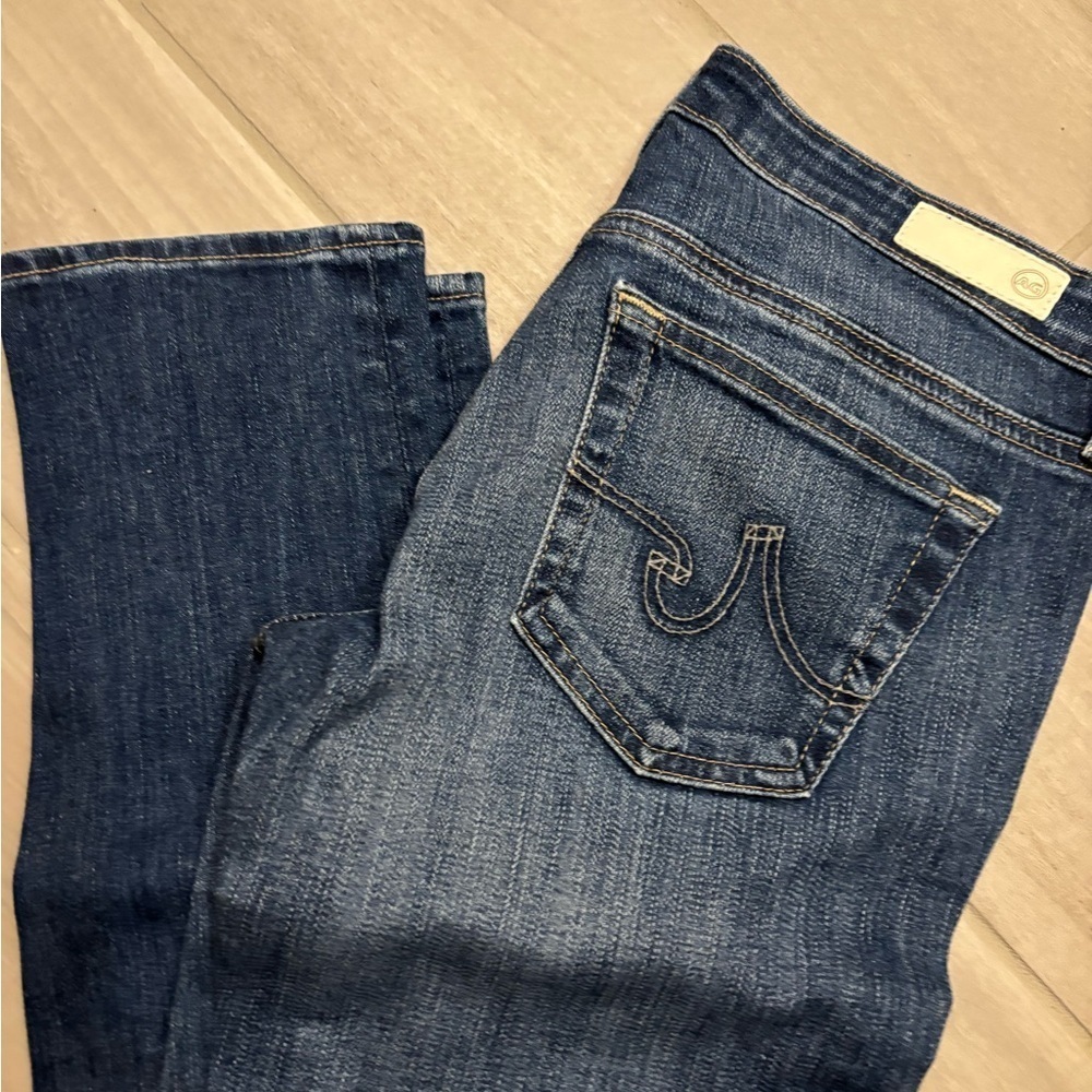 Ag Adriano Goldschmied Blue Jeans with Distinctive Back Pocket Design - Picture 4 of 8